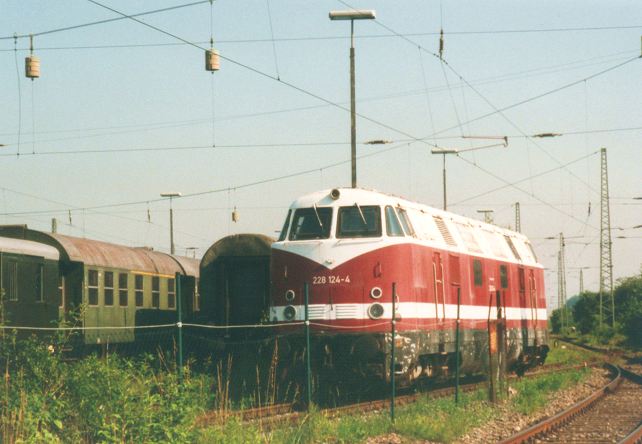  228 124