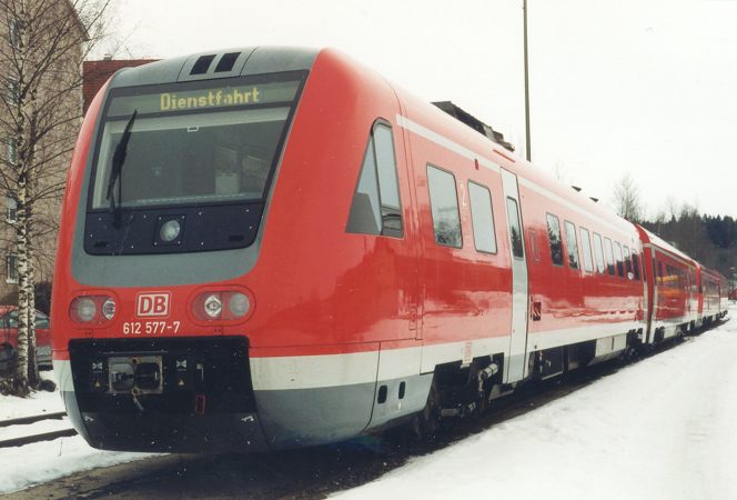  612 077