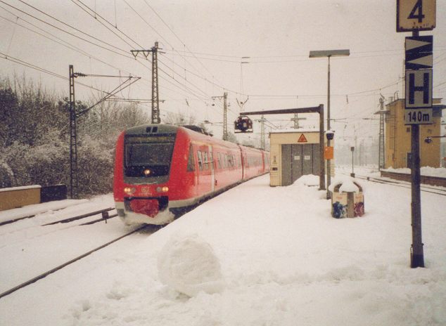  612 077