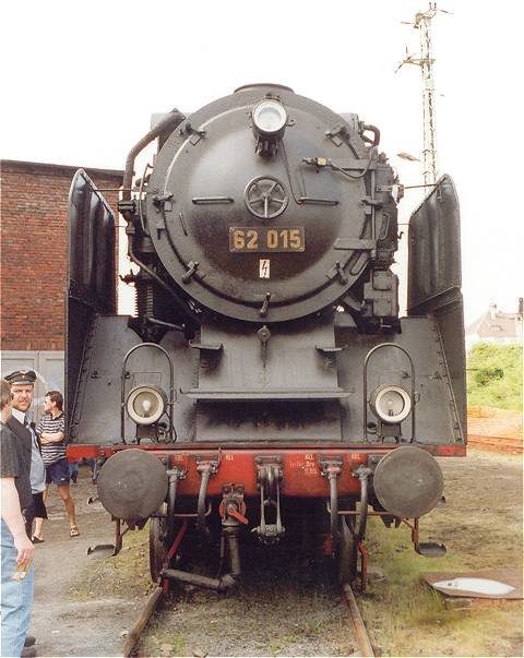  62 015
