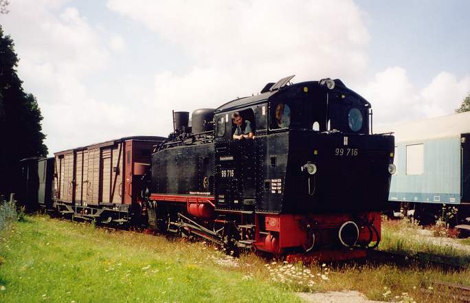  99 716
