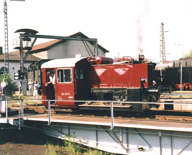  322 157